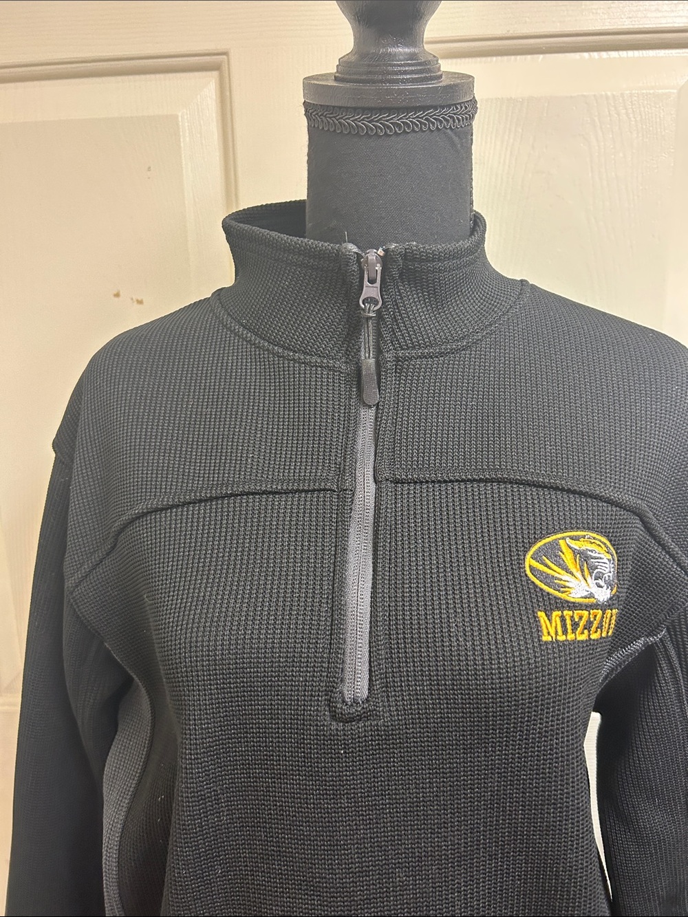 COLOSSEUM MISSOURI BLACK ADVANTAGE LONG SLEEVE QTR ZIP PULLOVER, Medium, EUC - Picture 2 of 10